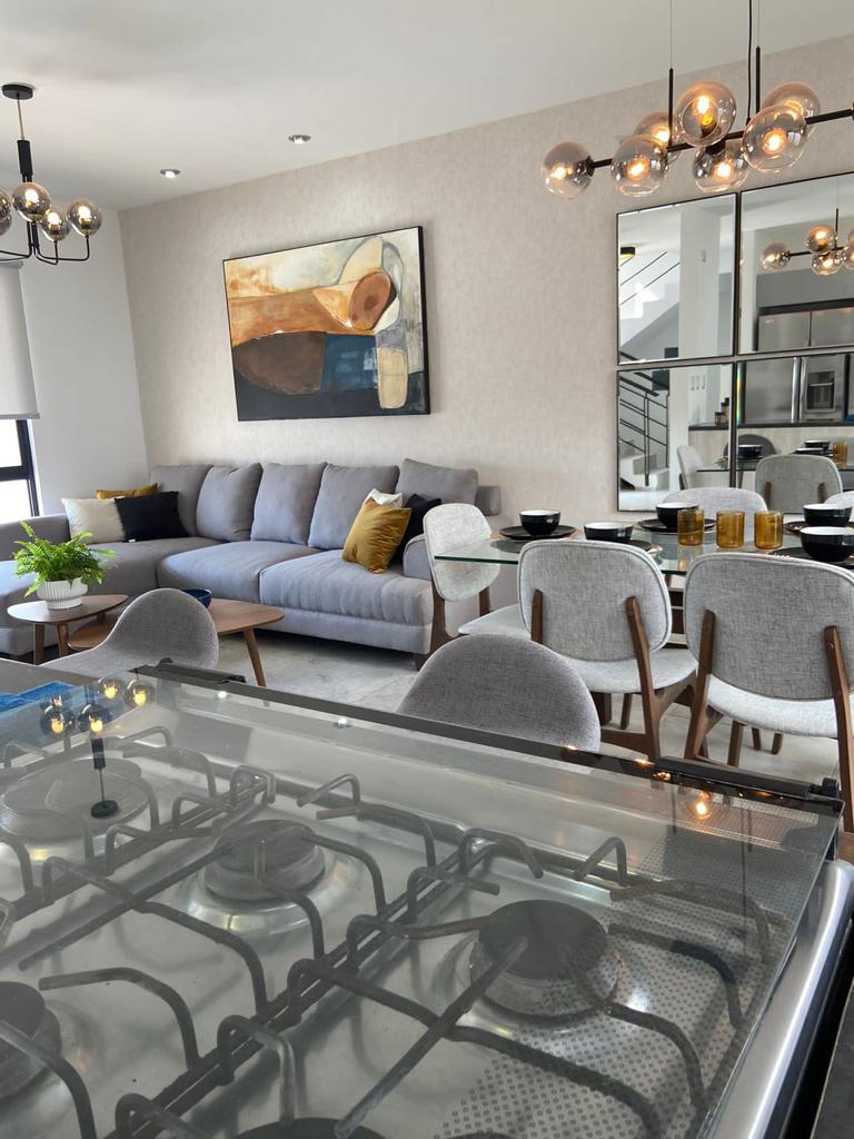 CASA EN VENTA AL SUR DE SALTILLO EN FRACCIONAMIENTO CAZADORES EN LOMAS DE LOURDES MODELO B CON ROOF GARDEN