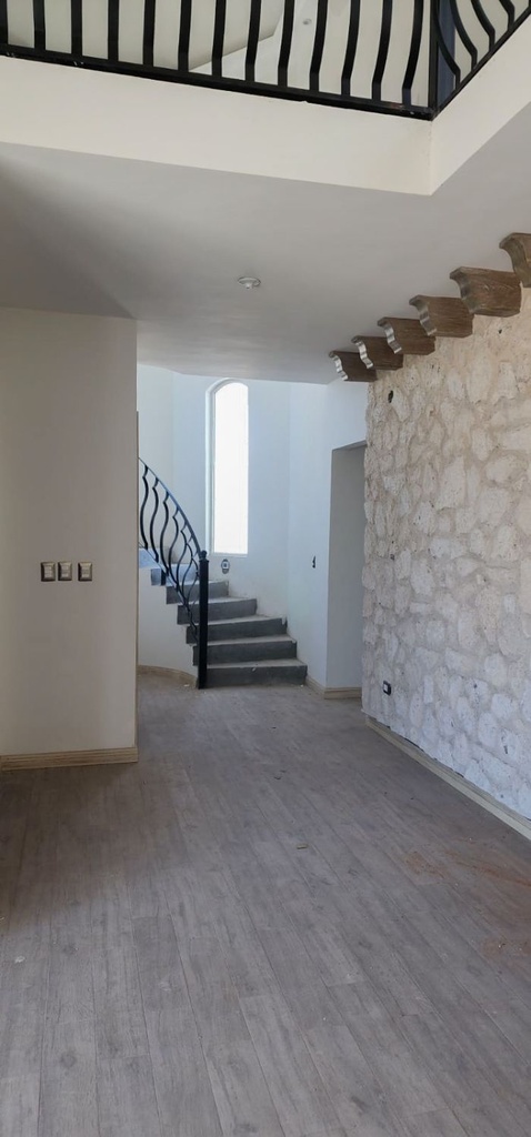 CASA EN RENTA EN VILLA BONITA II DOS PLANTAS