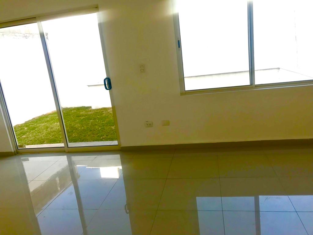 CASA EN VENTA AL NORTE SALTILLO FRACCIONAMIENTO PRIVADO LENNA