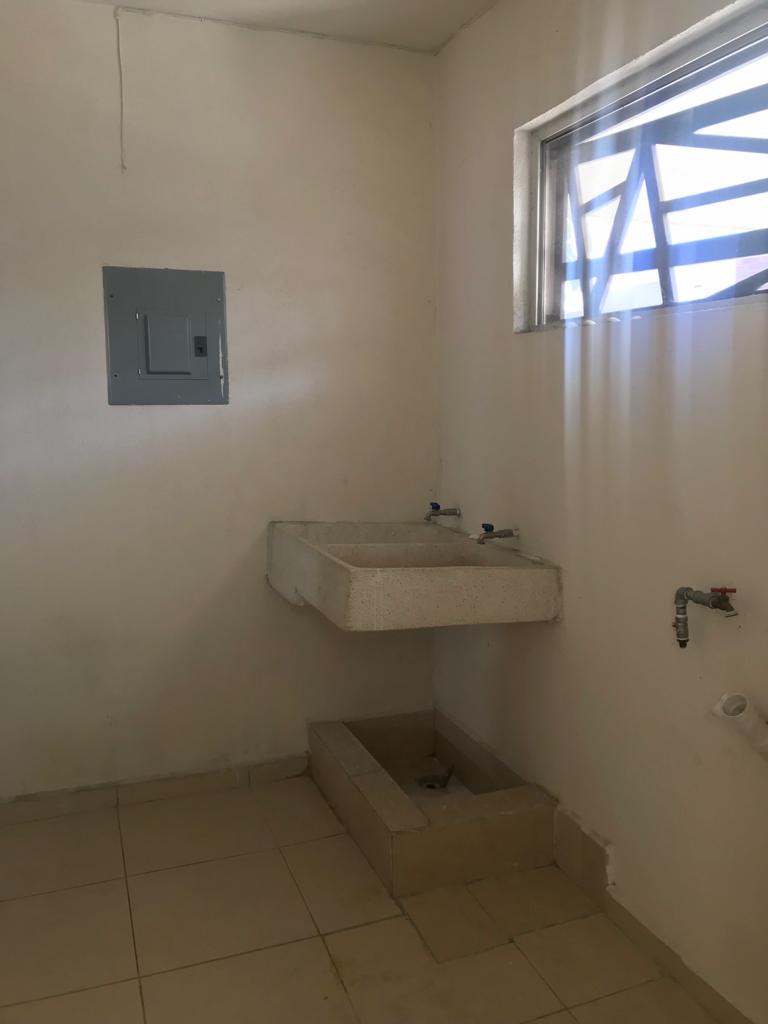CASA EN VENTA AL NORTE SALTILLO FRACCIONAMIENTO PRIVADO LENNA