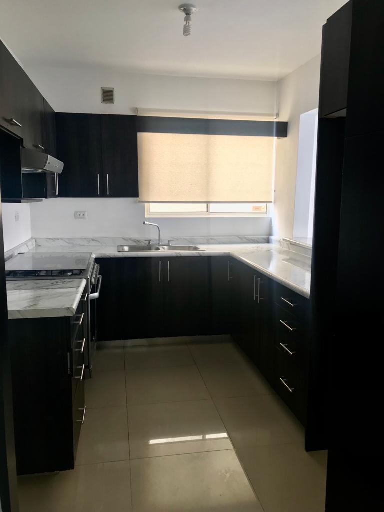 CASA EN VENTA AL NORTE SALTILLO FRACCIONAMIENTO PRIVADO LENNA