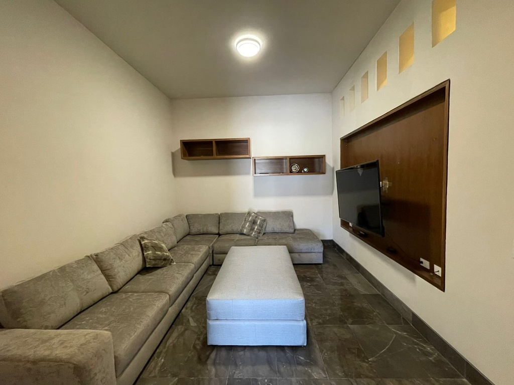 CASA EN RENTA EN RESIDENCIAL TERRALTA AND COUNTRY CLUB COMPLETAMAENTE AMUEBLADA, EQUIPADA Y DECORADA DE LUJO DE TRES PISOS