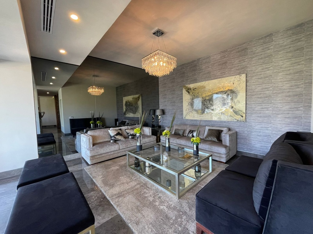 CASA EN RENTA EN RESIDENCIAL TERRALTA AND COUNTRY CLUB COMPLETAMAENTE AMUEBLADA, EQUIPADA Y DECORADA DE LUJO DE TRES PISOS