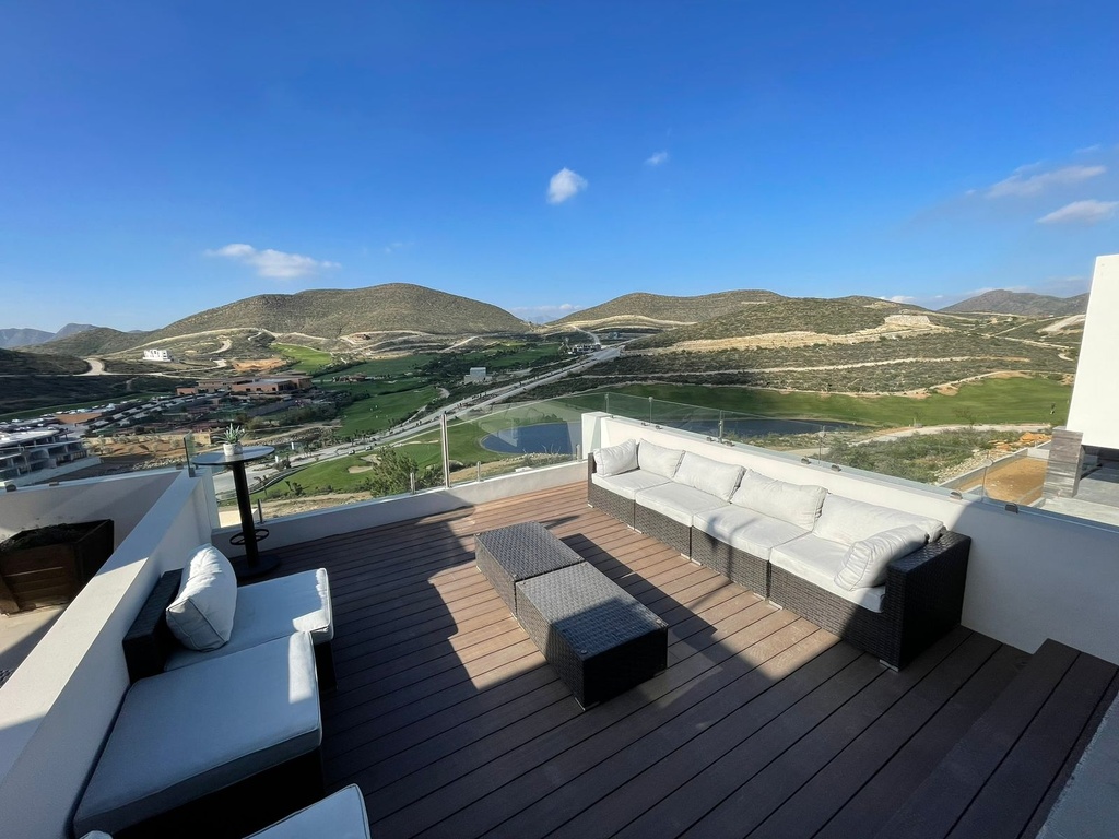 CASA EN RENTA EN RESIDENCIAL TERRALTA AND COUNTRY CLUB COMPLETAMAENTE AMUEBLADA, EQUIPADA Y DECORADA DE LUJO DE TRES PISOS