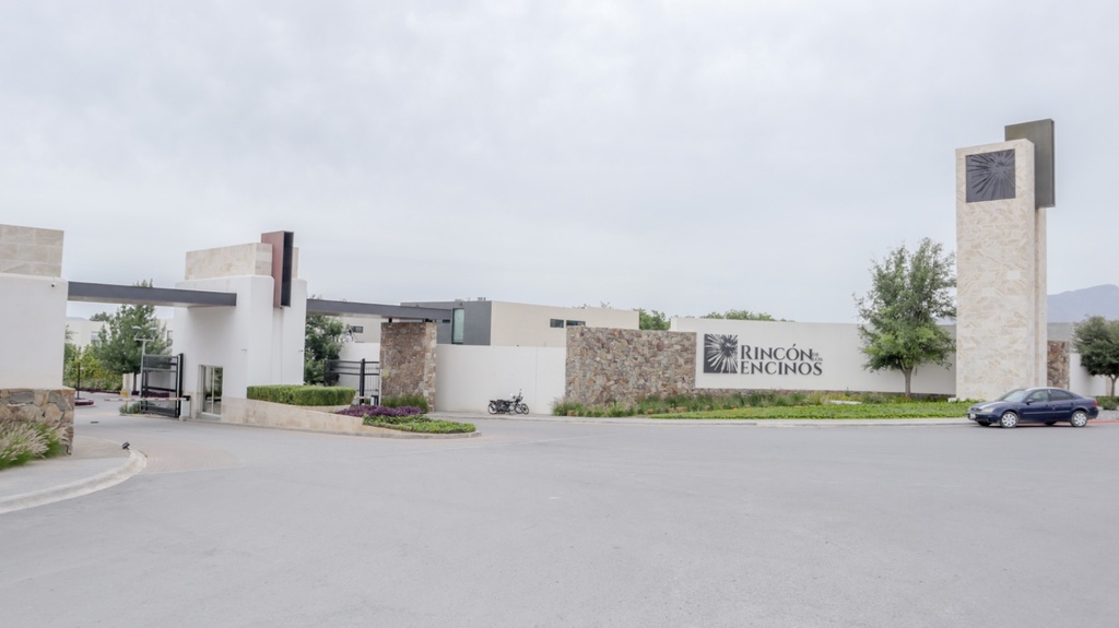 CASA EN VENTA EN FRACCIONAMIENT RINCON DE LOS ENCINOS MODELO 5