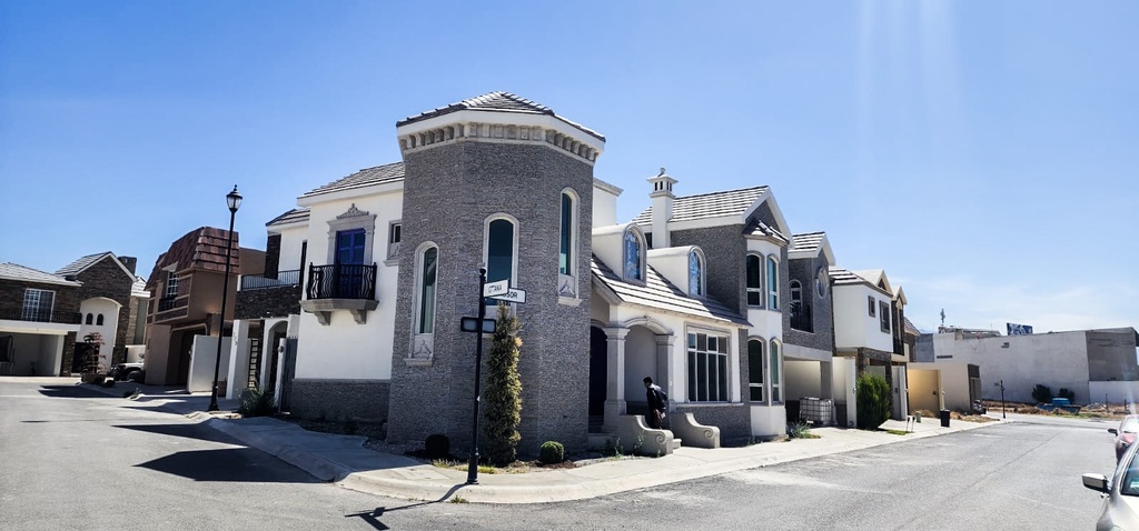 Casa En Venta en Villa Bonita II de Dos Plantas
