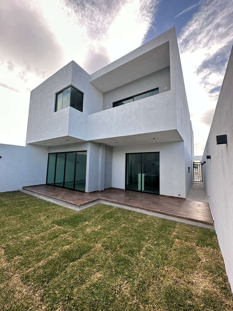 CASA EN VENTA EN FRACCIONAMIENT RINCON DE LOS ENCINOS MODELO 5