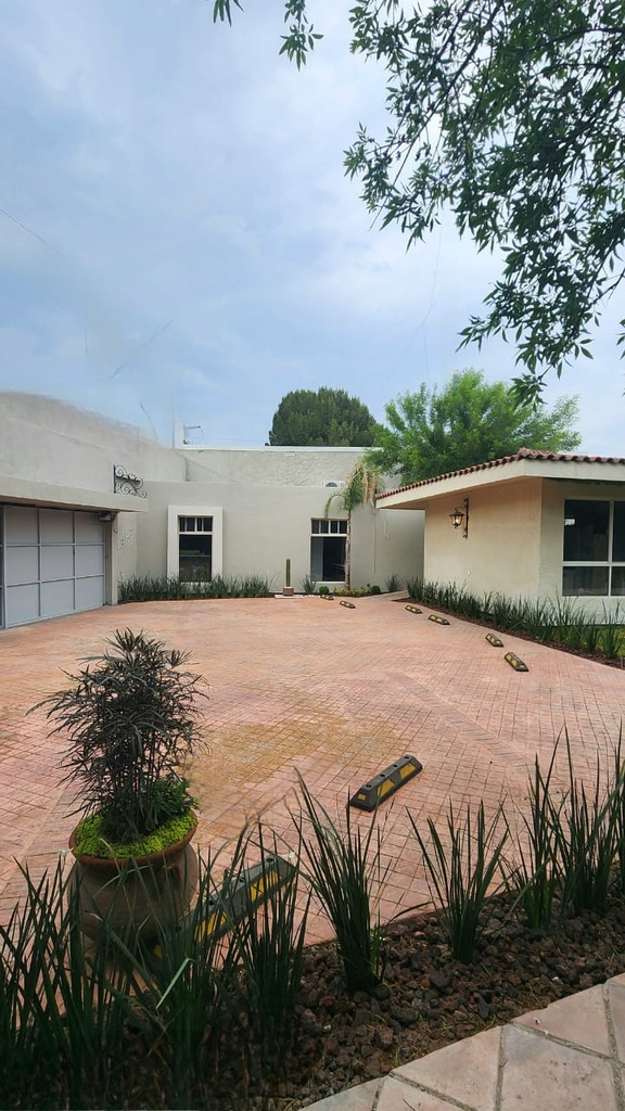 DEPARTAMENTO EJECUTIVO EN RENTA AL SUR DE SALTILLO POR HEB NOGALERA (AMUEBLADO)