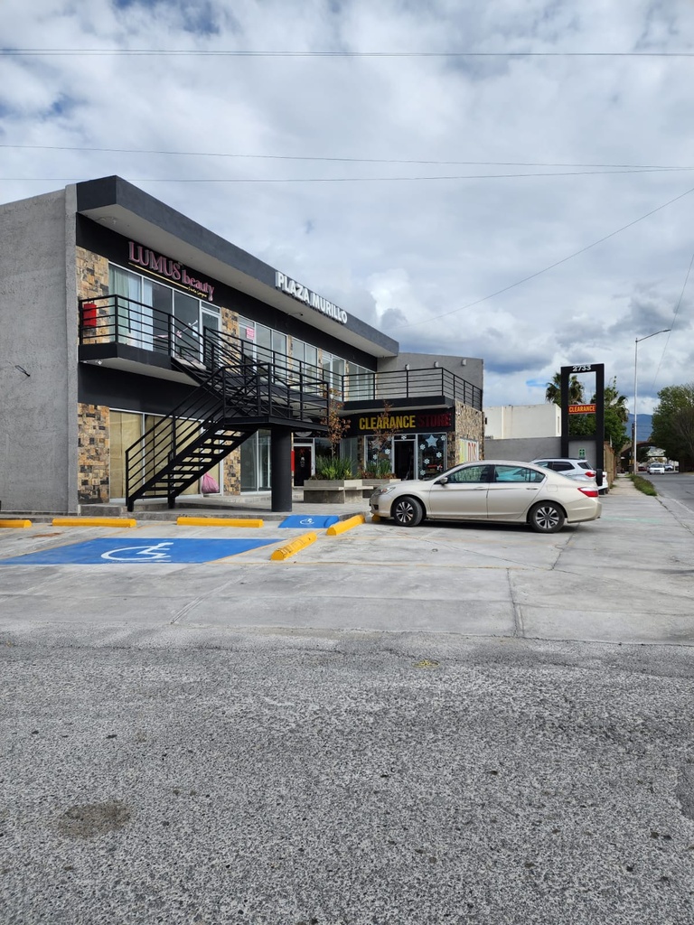 LOCAL COMERCIAL EN RENTA EN PLAZA MURILLO EN PLANTA ALTA CON GRAN TERRAZA 
