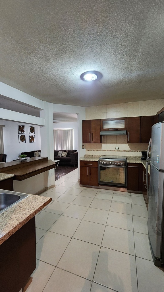 CASA EN RENTA AL NORTE DE SALTILLO RESIDENCIAL LAS MISIONES 3 AMUEBLADA 
