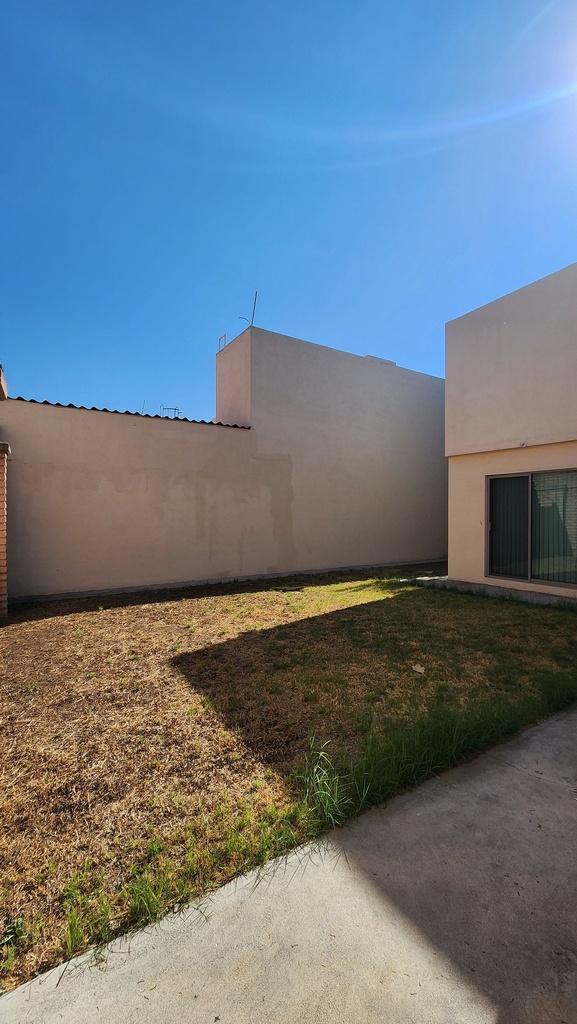CASA EN RENTA AL NORTE DE SALTILLO RESIDENCIAL LAS MISIONES 3 AMUEBLADA 