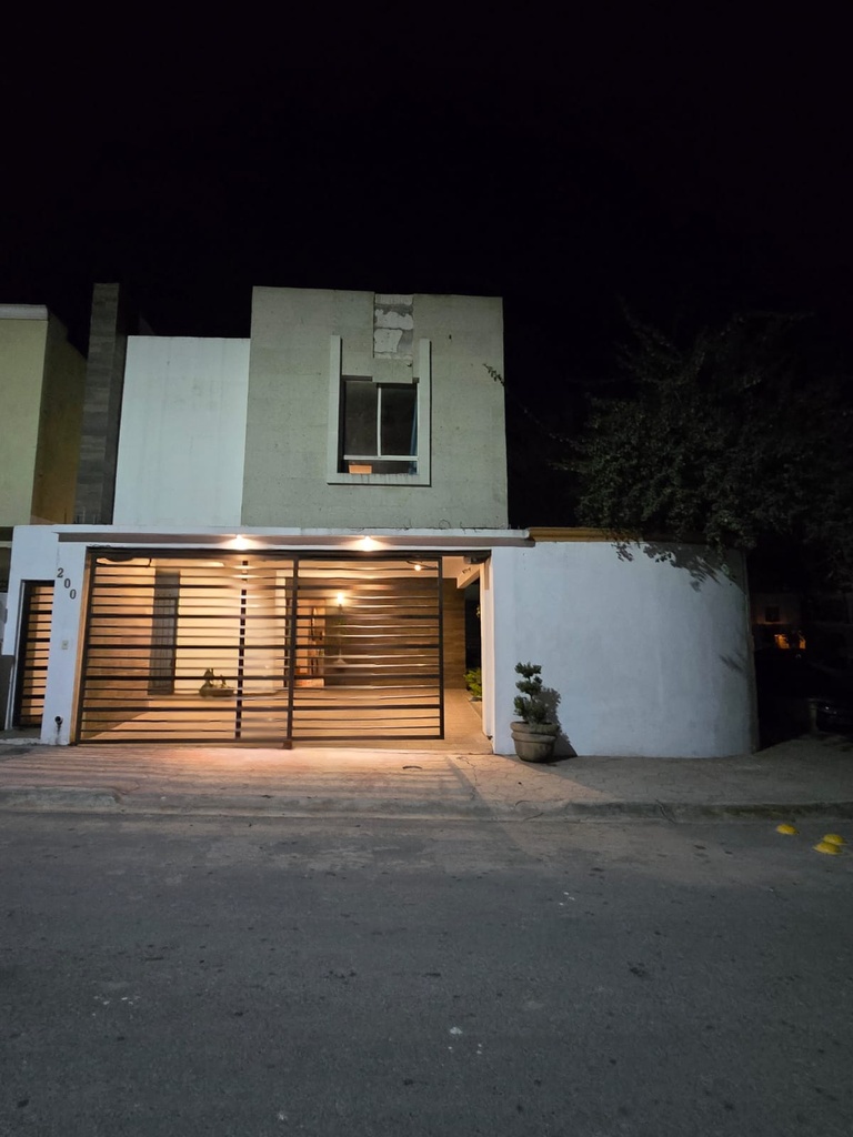 CASA EN RENTA AL PONIENTE EN FRACCIONAMIENTO CERRADO SANTA FE CACTUS COMPLETAMENTE AMUEBLADO Y EQUIPADO