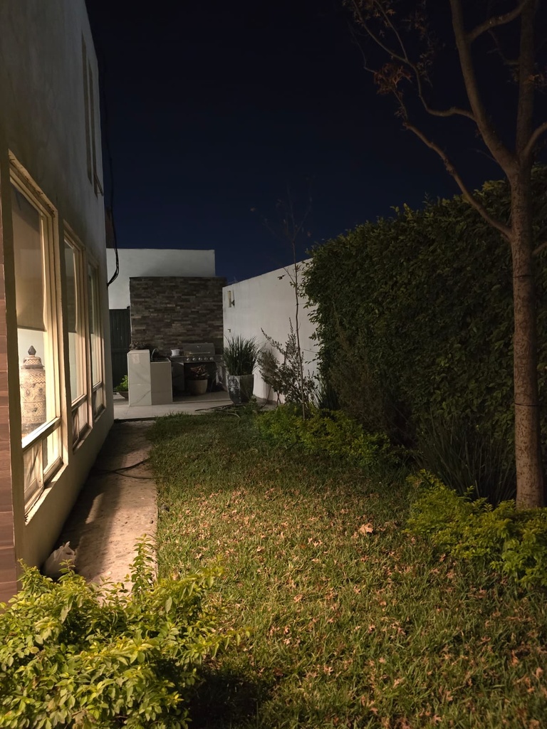 CASA EN RENTA AL PONIENTE EN FRACCIONAMIENTO CERRADO SANTA FE CACTUS COMPLETAMENTE AMUEBLADO Y EQUIPADO