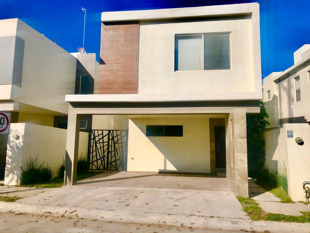 CASA EN VENTA AL NORTE SALTILLO FRACCIONAMIENTO PRIVADO LENNA