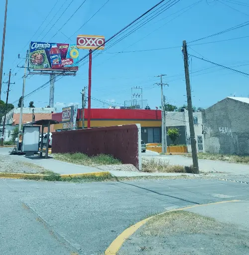 [TeReBoFu-ChLoRo-20.5] TERREN0 EN RENTA SOBRE CARRETERRA 57 A UN LADO DEL OXXO EN BOULEVARD FUNDANDORES DOBLE ESQUINA 