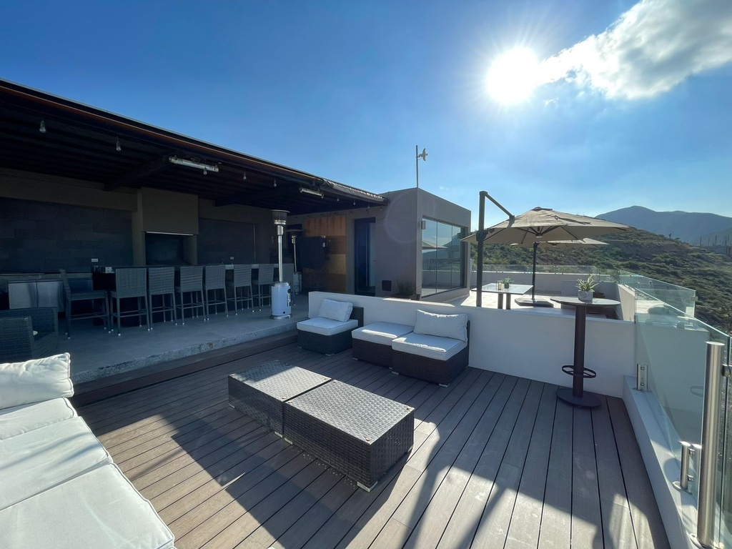 CASA EN RENTA EN RESIDENCIAL TERRALTA AND COUNTRY CLUB COMPLETAMAENTE AMUEBLADA, EQUIPADA Y DECORADA DE LUJO DE TRES PISOS